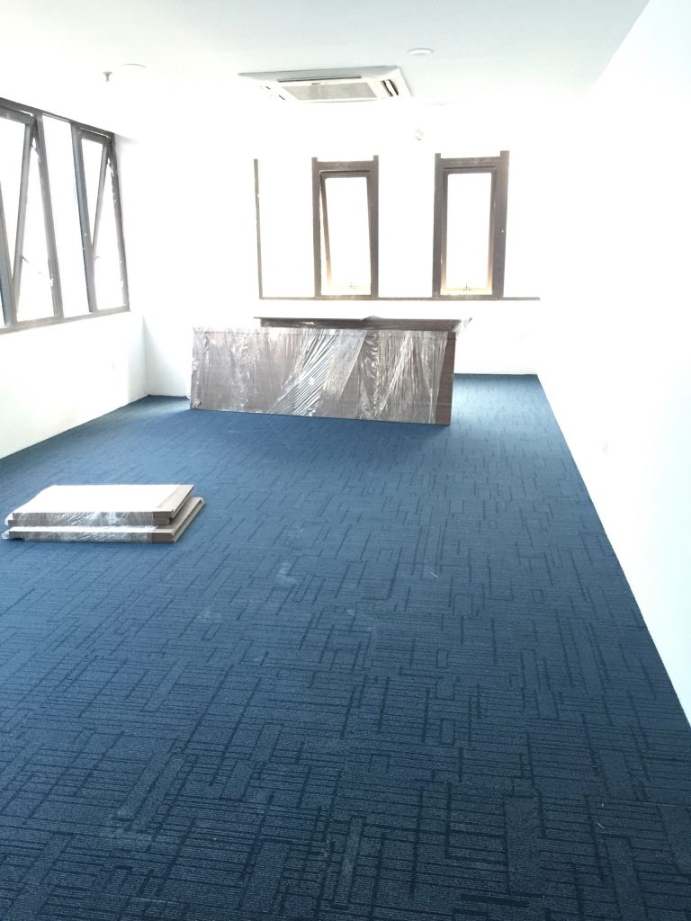 Thảm tấm ghép phù hợp với mọi không gian văn phòng