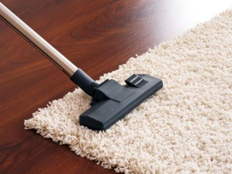 Hướng dẫn vệ sinh thảm phòng khách định kỳ