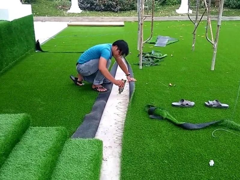 Các bước thi công thảm cỏ nhân tạo chi tiết