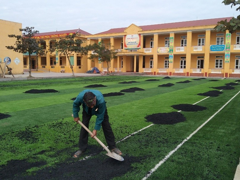 Thi công thảm cỏ nhân tạo Trường THPT Văn Khê Hà Đông Hà Nội