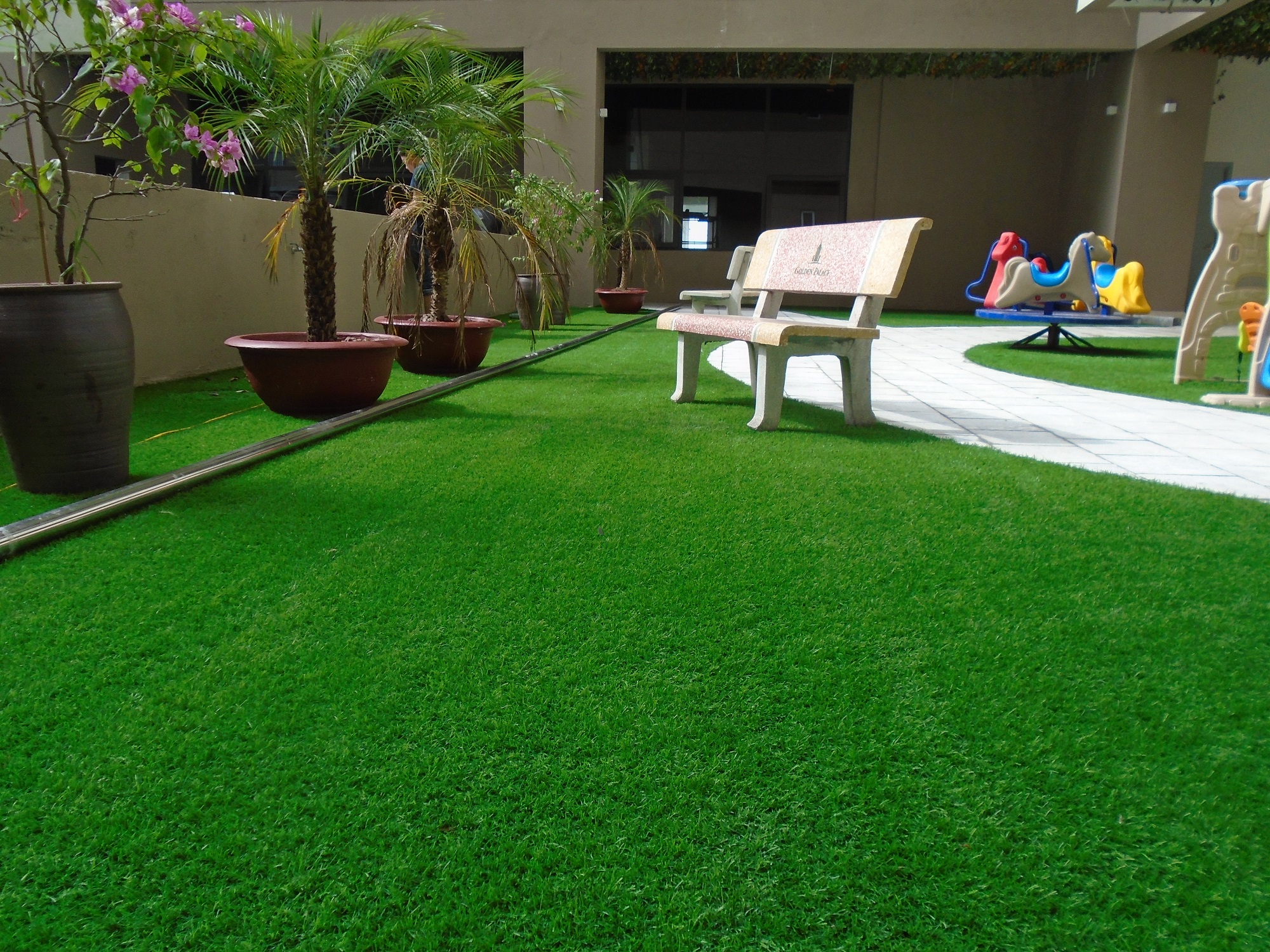 Thảm cỏ nhân tạo lót sàn trong nhà cao cấp giá tổng kho